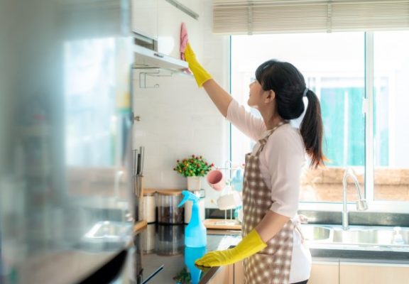 Có nên tìm giúp việc nhà chính chủ qua Trung tâm giúp việc